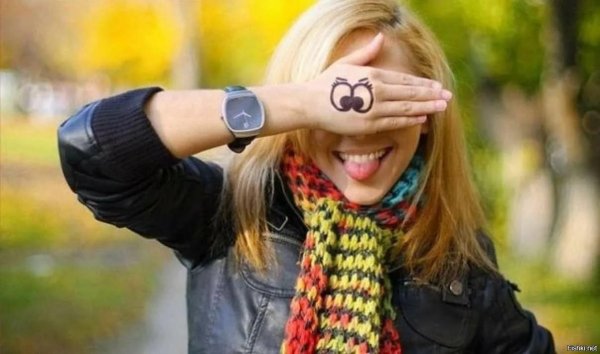 Веселая девушка