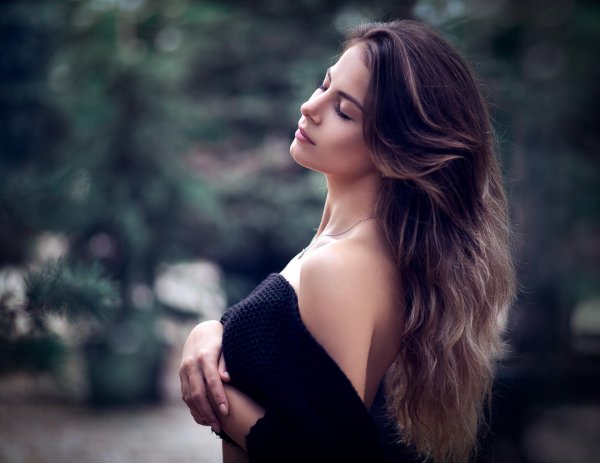 Веселая девушка