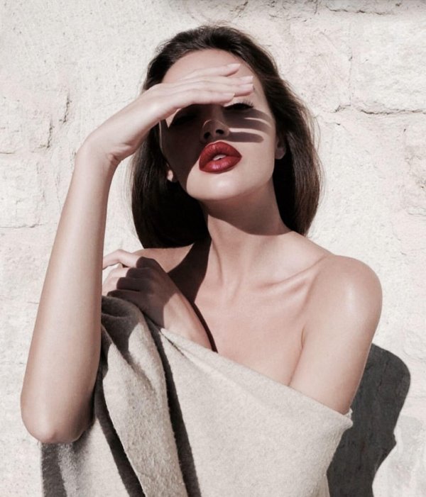 Веселая девушка