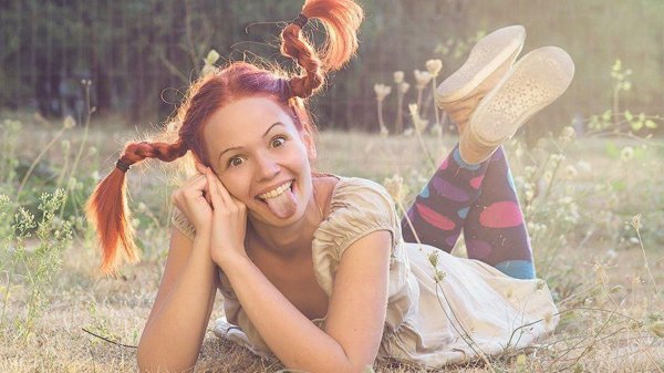 Веселая девушка