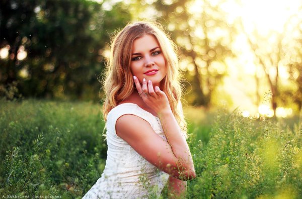 Веселая девушка