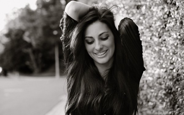 Веселая девушка