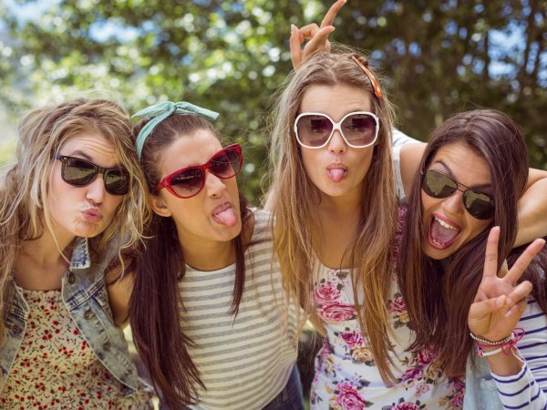 Веселая девушка