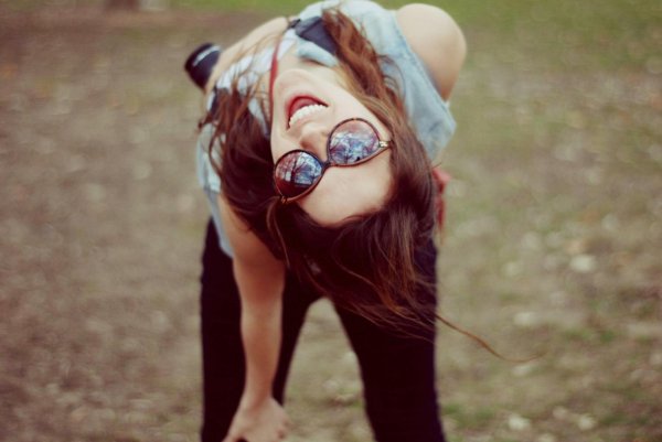 Веселая девушка