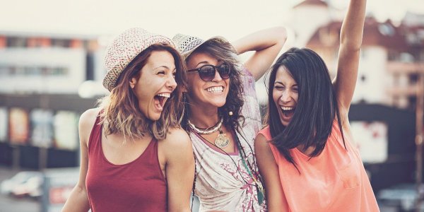 Веселая девушка