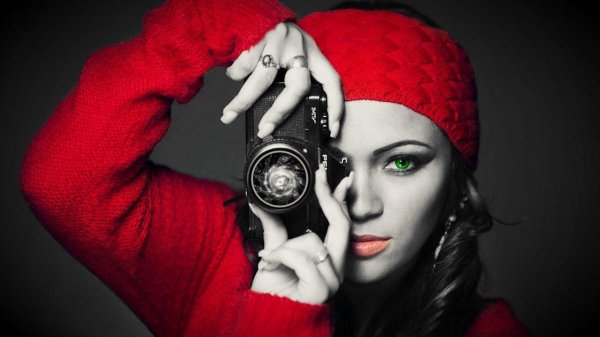 Веселая девушка