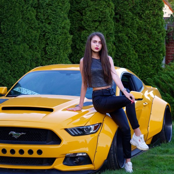 Машины с девушками