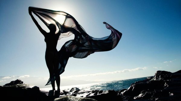 Девушка и ветер