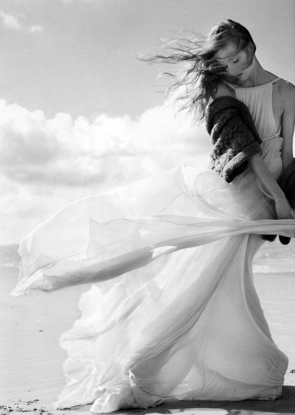 Девушка и ветер