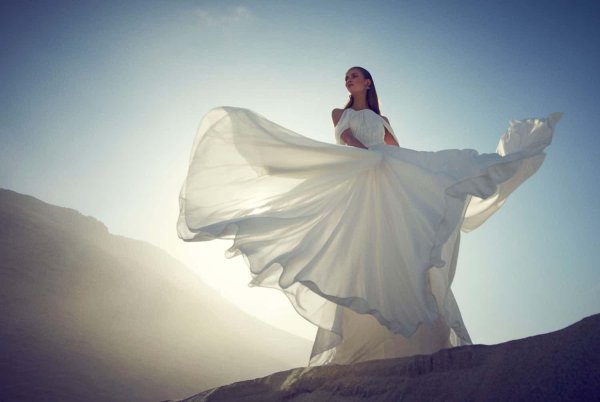 Девушка и ветер