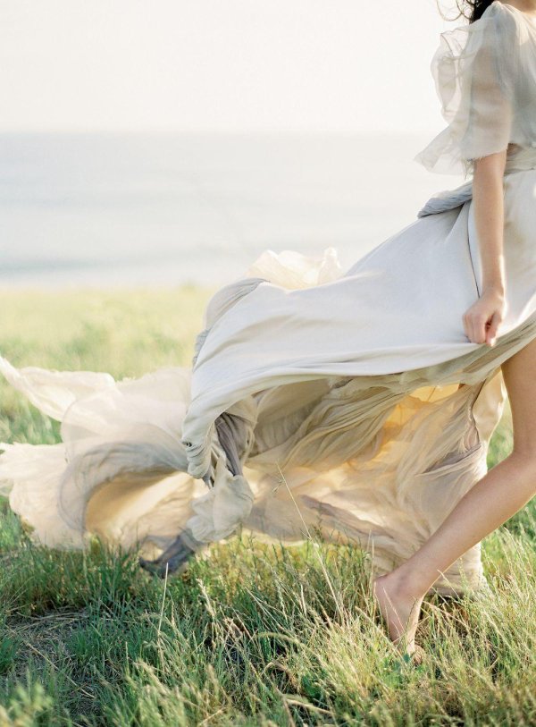 Девушка и ветер