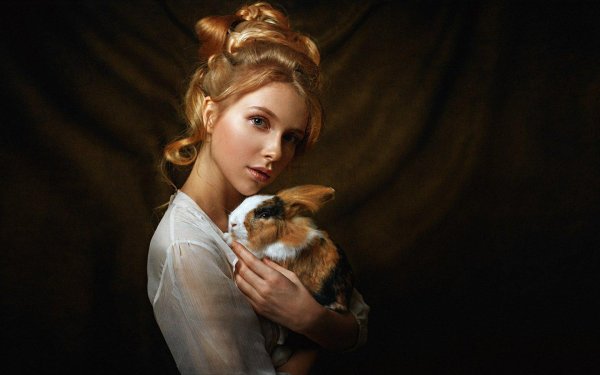 Девушка с животными