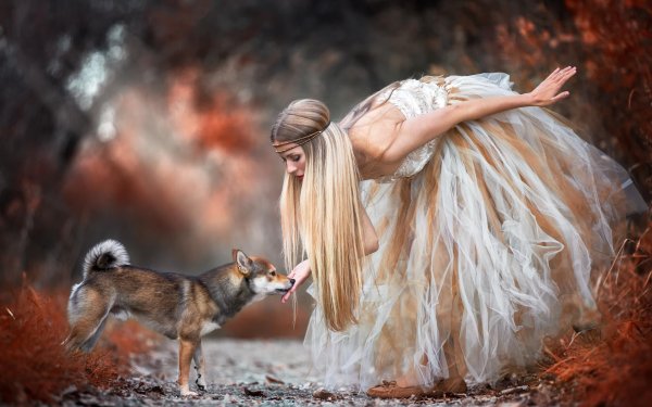 Девушка с животными