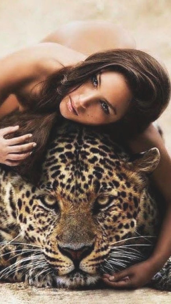 Девушка с животными