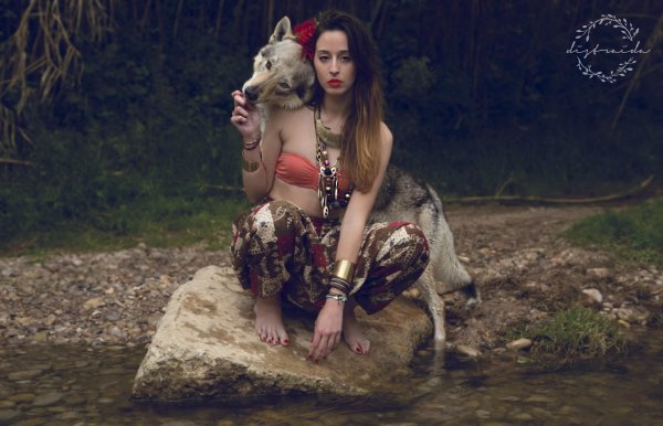 Девушка с животными