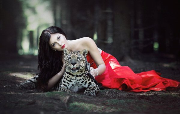 Девушка с животными