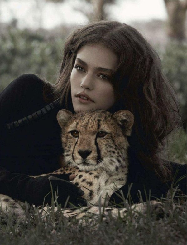 Девушка с животными