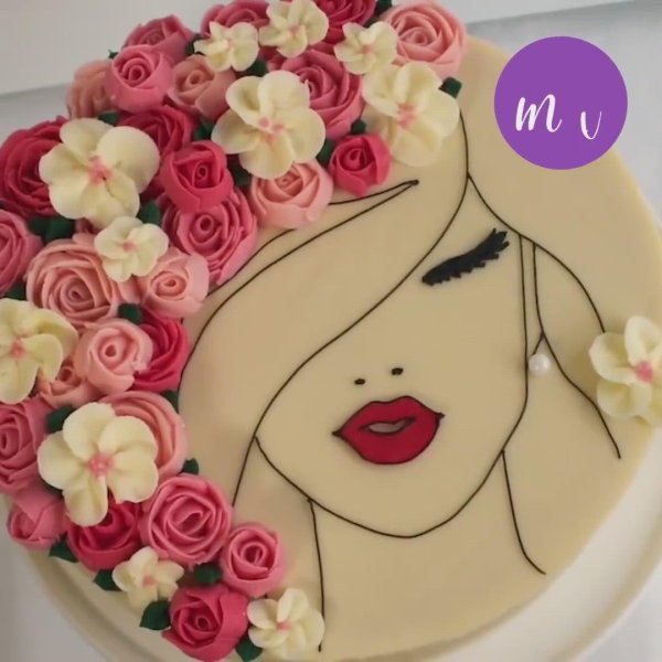 Девушка на торт