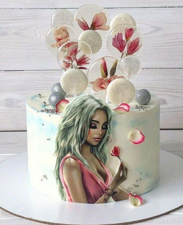 Девушка на торт