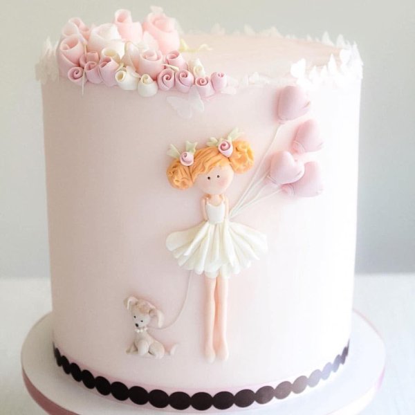 Девушка на торт