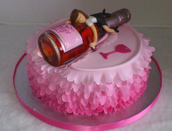 Девушка на торт