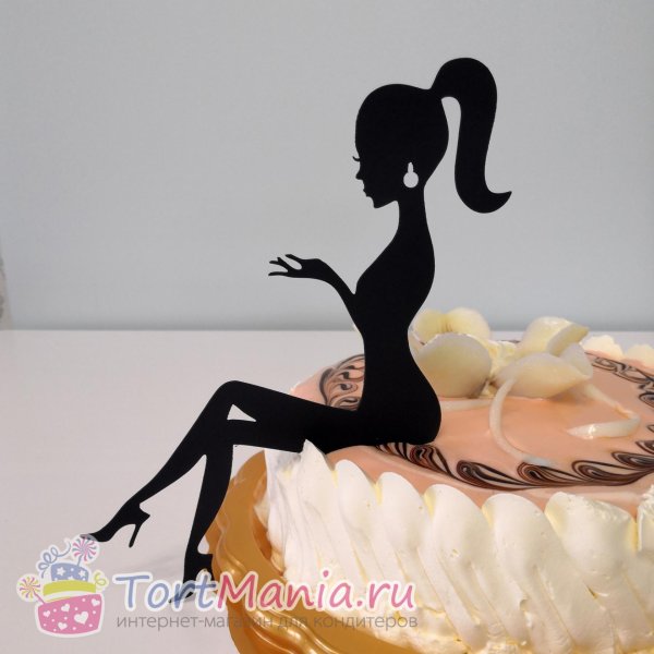 Девушка на торт