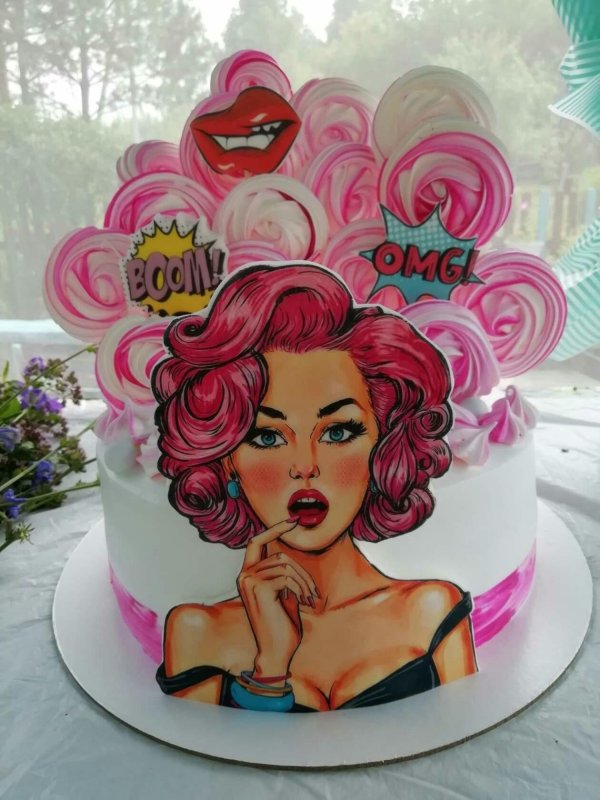 Девушка на торт