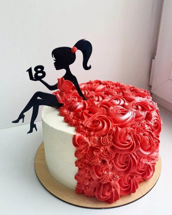 Девушка на торт