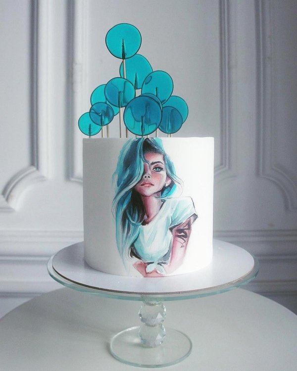 Девушка на торт