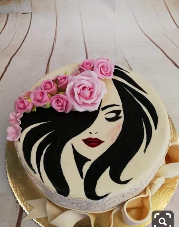 Девушка на торт