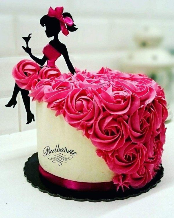 Девушка на торт