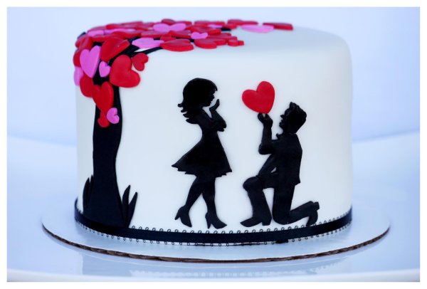 Девушка на торт