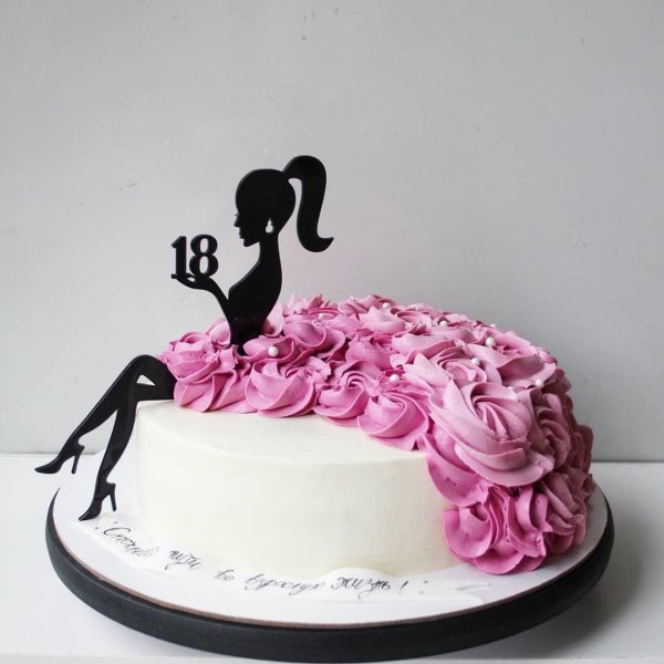 Девушка на торт