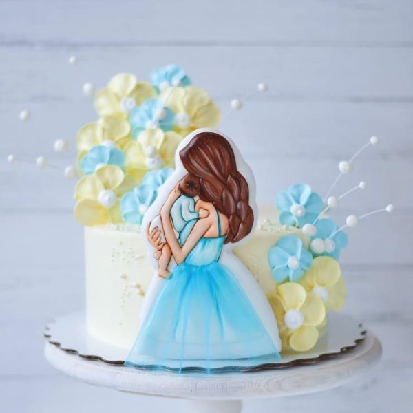 Девушка на торт