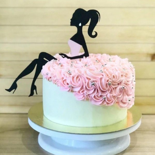 Девушка на торт