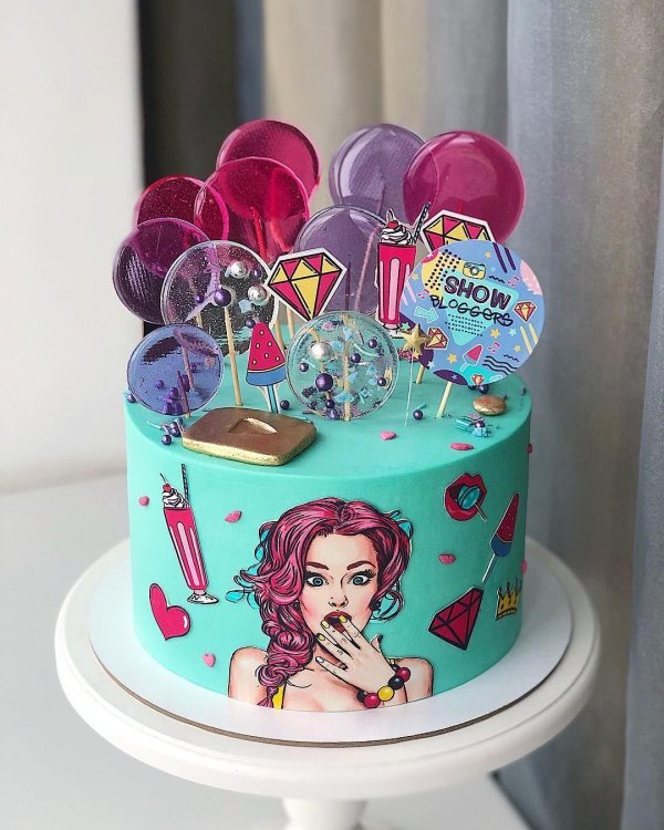 Девушка на торт