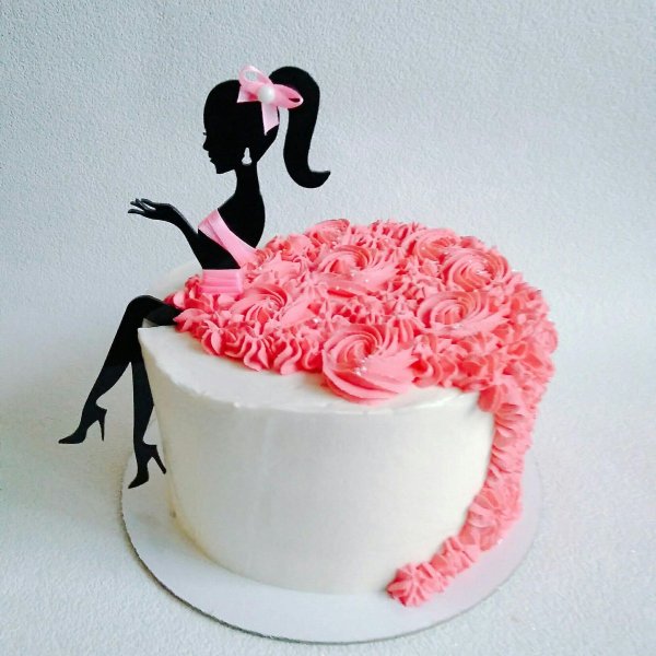 Девушка на торт