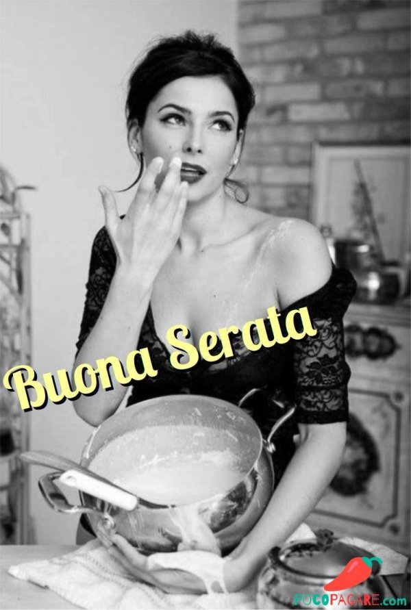 Девушка на кухне