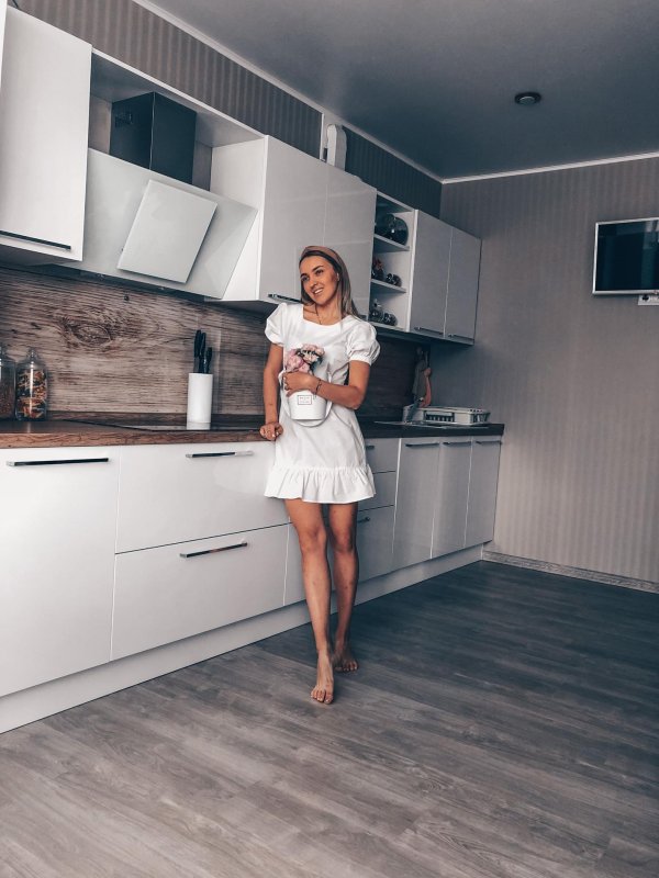 Девушка на кухне