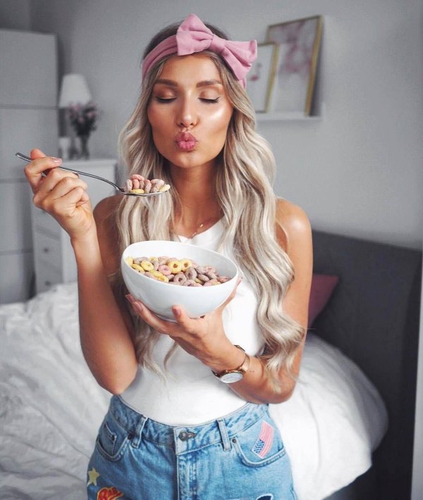 Девушка на кухне