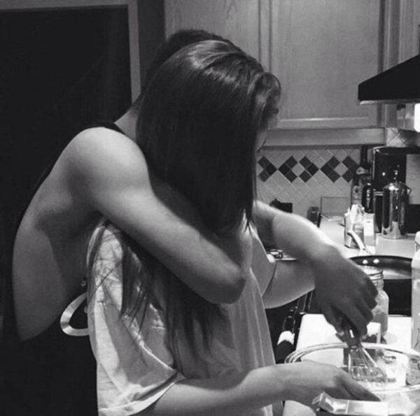 Девушка на кухне