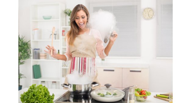 Девушка на кухне