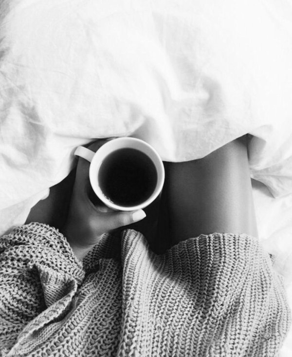 Девушка с кофе