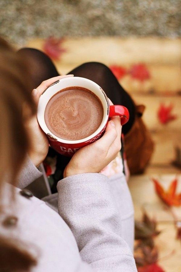 Девушка с кофе