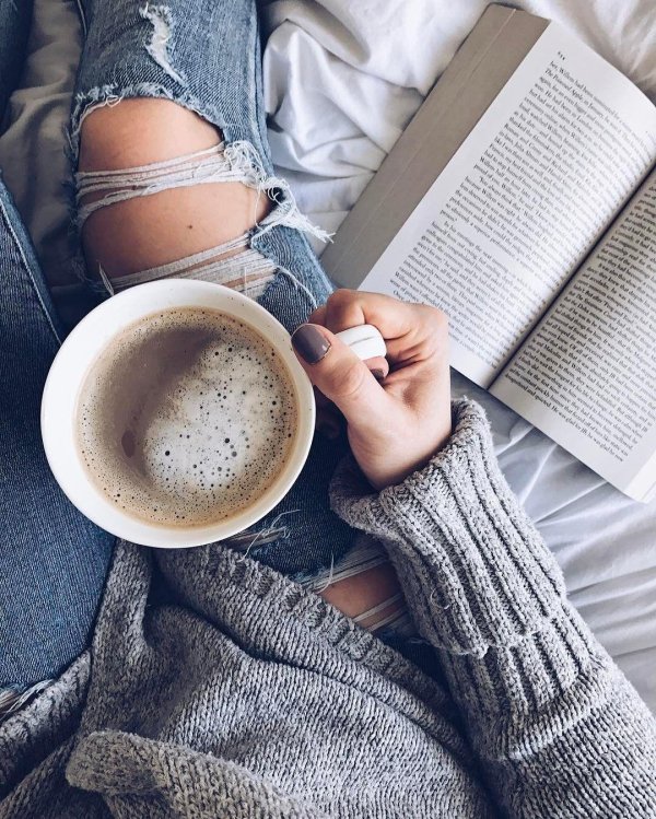 Девушка с кофе