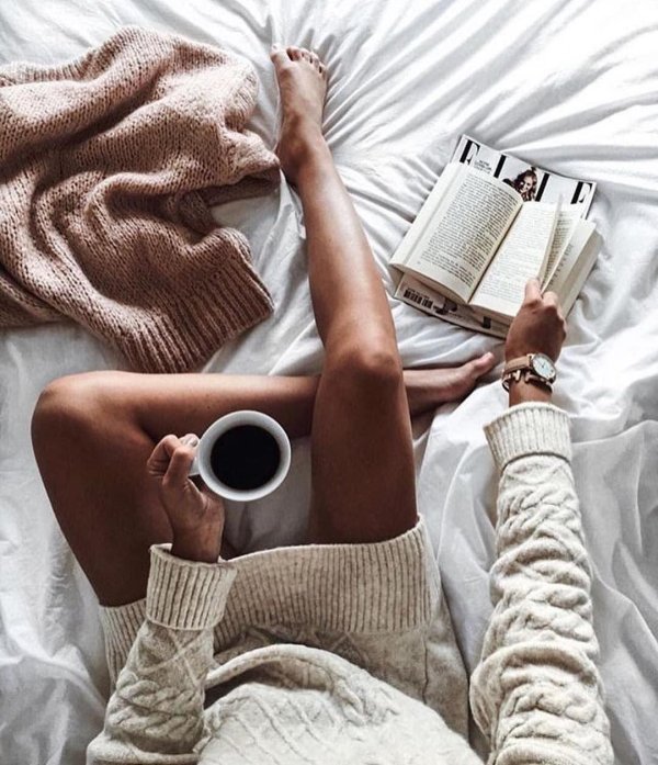 Девушка с кофе