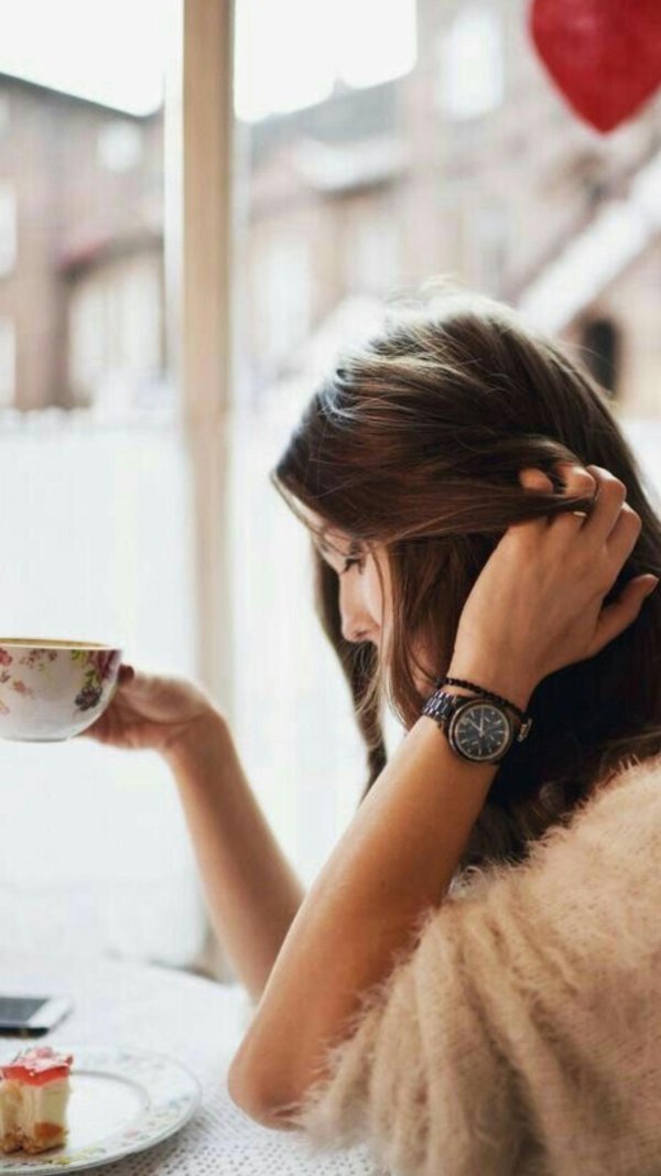 Девушка с кофе