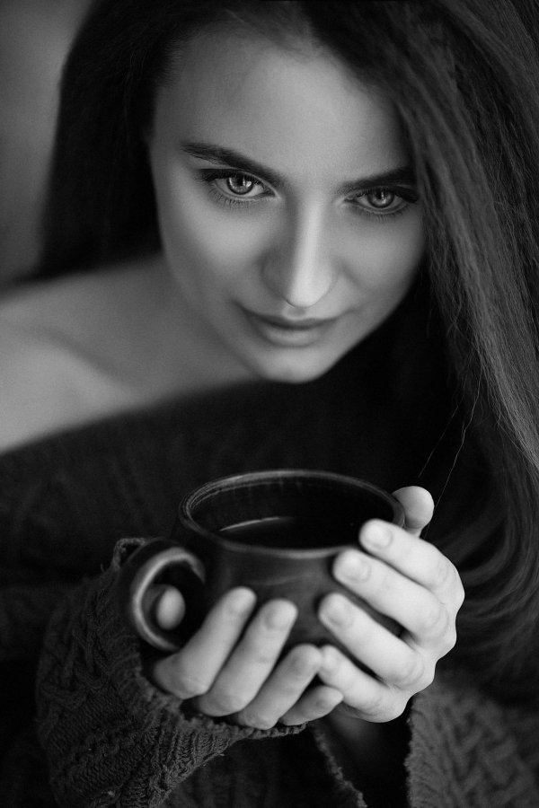 Девушка с кофе