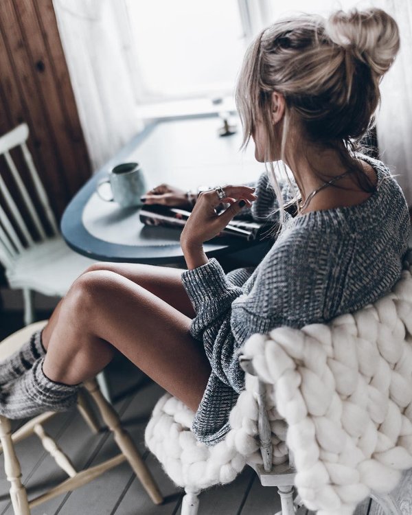 Девушка с кофе