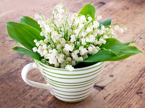 весенний букет с ландышами